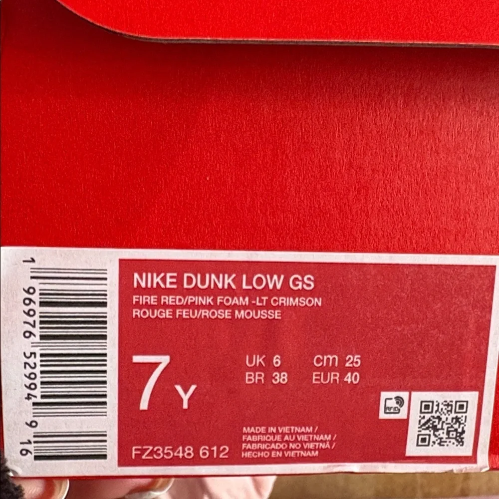 Nike Valentine’s Day Dunks 2024 Red Size 7Y